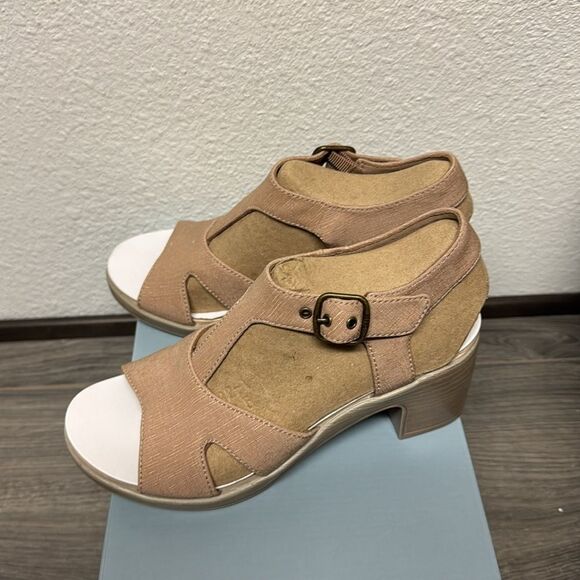 Bzees Everly Block Heel Sandal - Picture 8 of 9